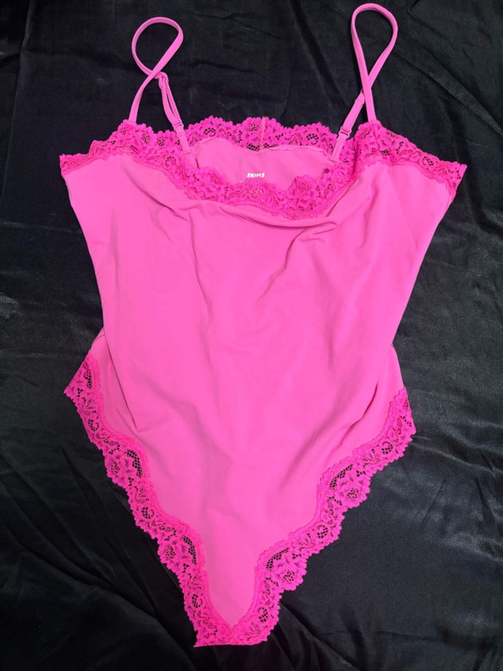 SKIMS Pink Lace Fit Everybody Bodysuit Size L